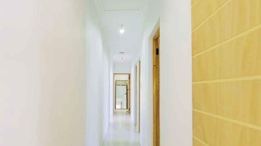 6 Bedroom Property for Sale in Agulhas Western Cape